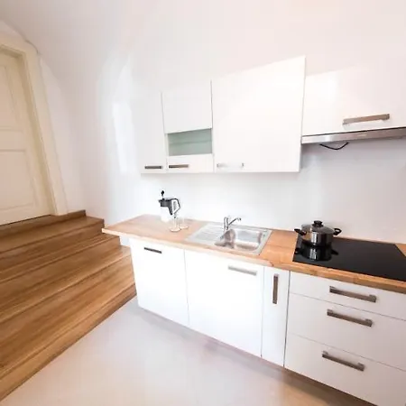 Golden Three Crowns Apartment