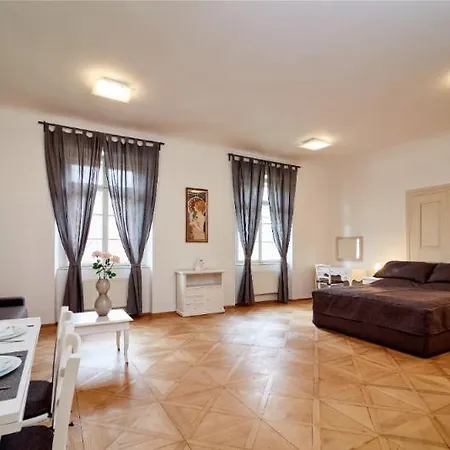 Apartment Golden Three Crowns *