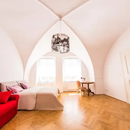 Golden Three Crowns Apartment Prague
